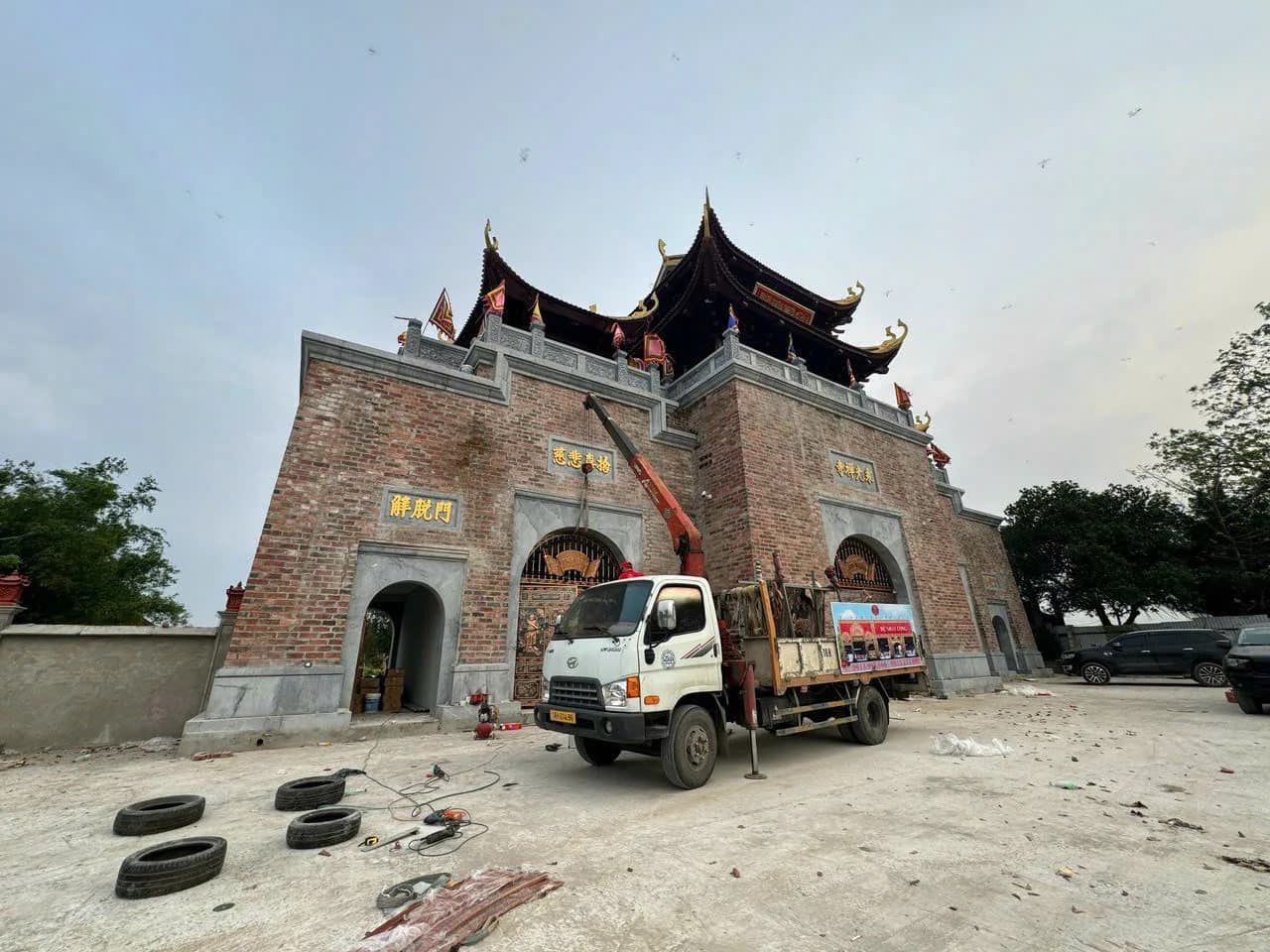 Đệ Nhất Cổng Lắp Đặt Cổng Nhôm Đúc Tại Chùa Vĩnh Quang – Hà Nội