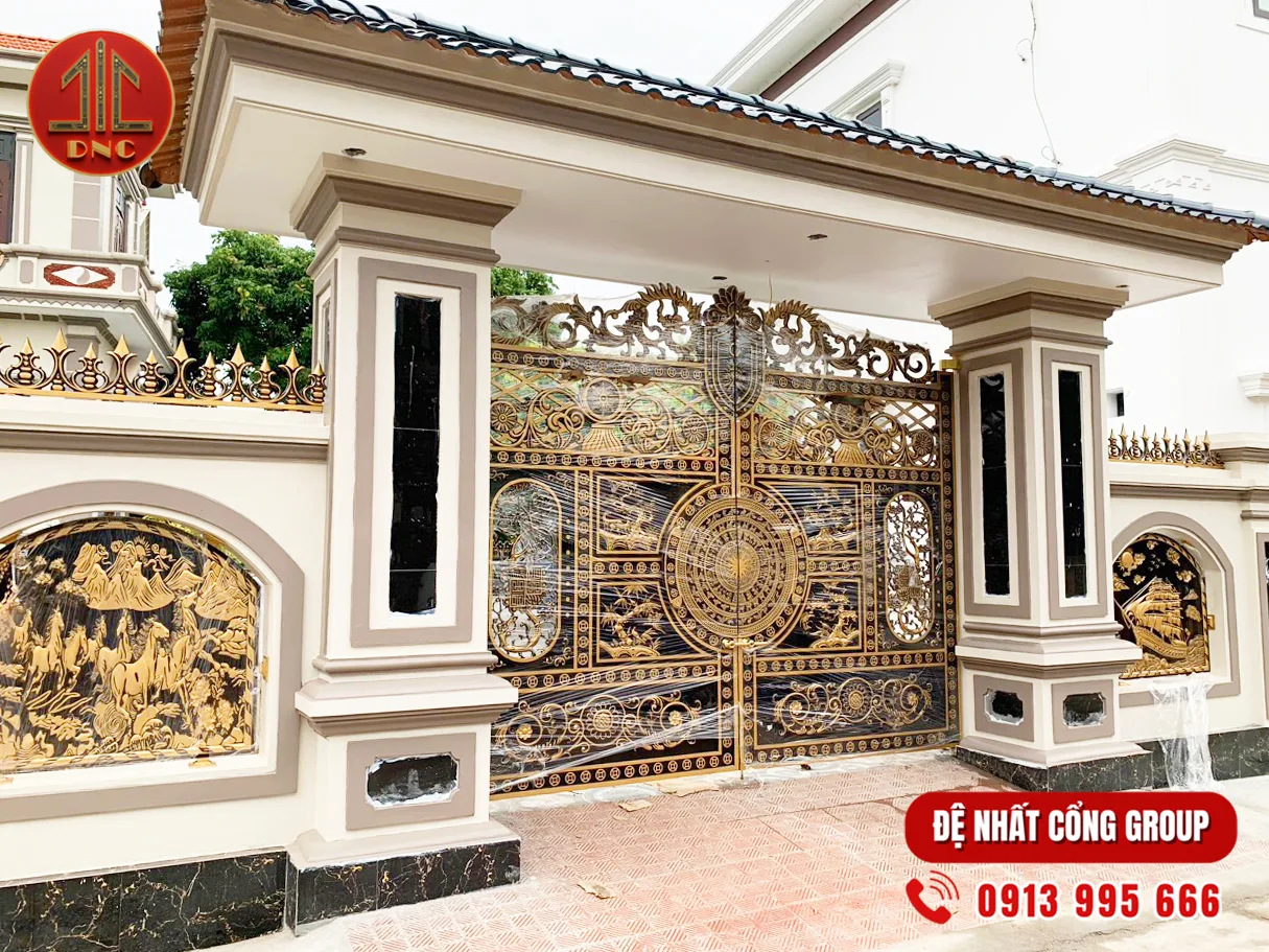 Mẫu cổng nhôm đúc họa tiết trống đồng mới nhất 2025