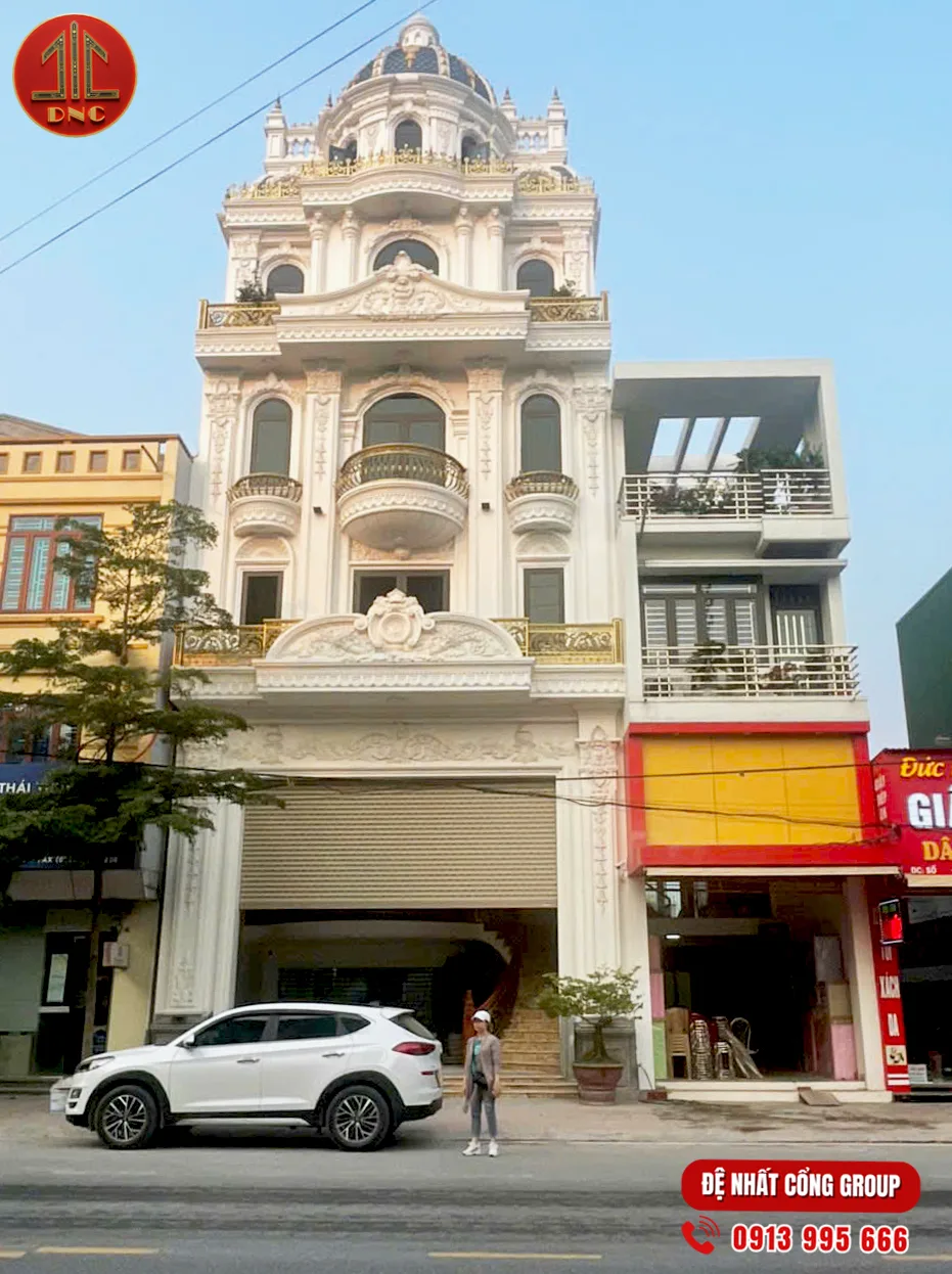 Thiết kế lan can nhôm đúc cần hài hòa với phong cách tổng thể của ngôi nhà. Dù là phong cách tân cổ điển, hiện đại hay cổ điển, hãy đảm bảo lan can nhôm đúc được thiết kế đáp ứng đúng nhu cầu sử dụng và thẩm mỹ.